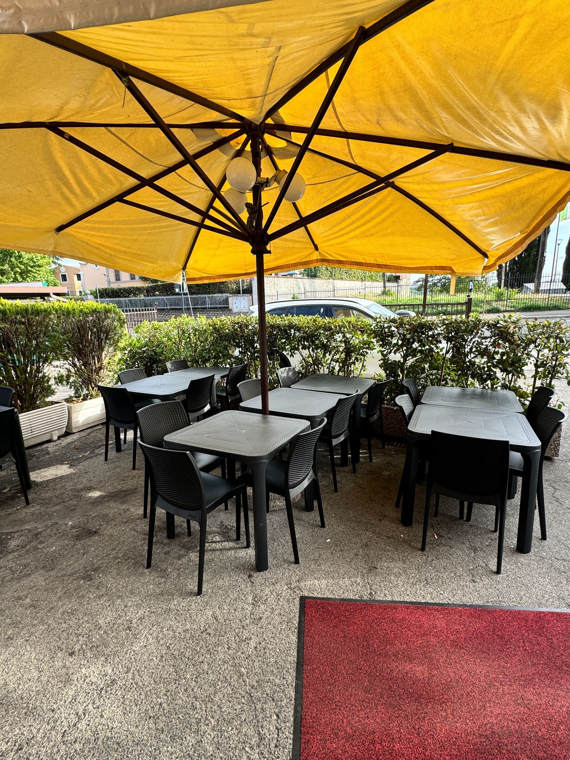 Giardino esterno della Trattoria Da Massimo