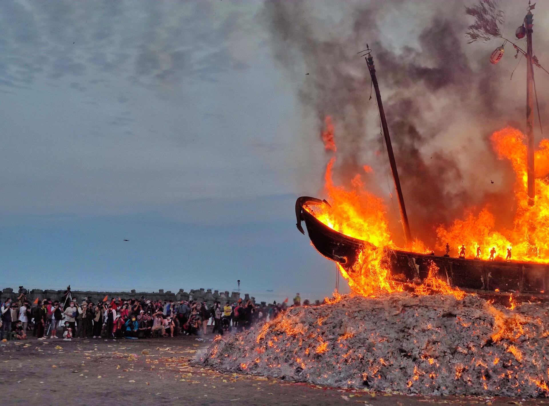 Donggang Wang Yueh Boat Burning Ceremony
