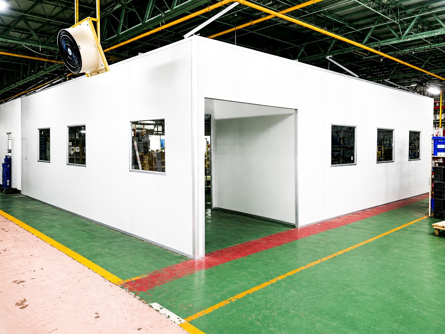 合信汽車汽車零件製造廠庫板隔間工程|工廠空間規劃與模組化隔間施工案例|皓澤工程