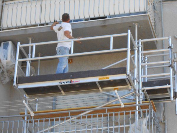 piattaforma aerea per lavori edili