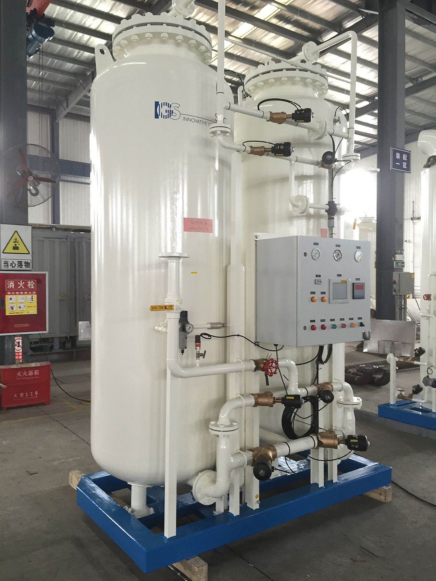A photo of IGS oxygen generator model OS-100M.