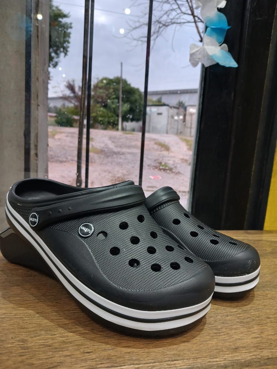 CROCS VALEYU