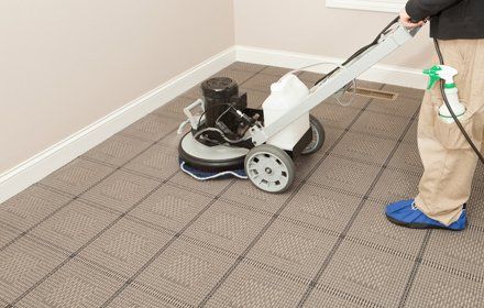 Organic Carpet Cleaning with Vibration Pad Machine