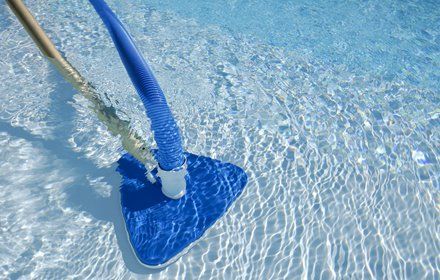 Cleaning a swimming pool using a pool vacuum