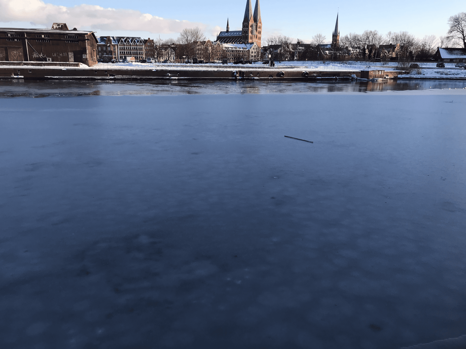 Blick vom Stadtgraben auf die Lübecker Marienkirche