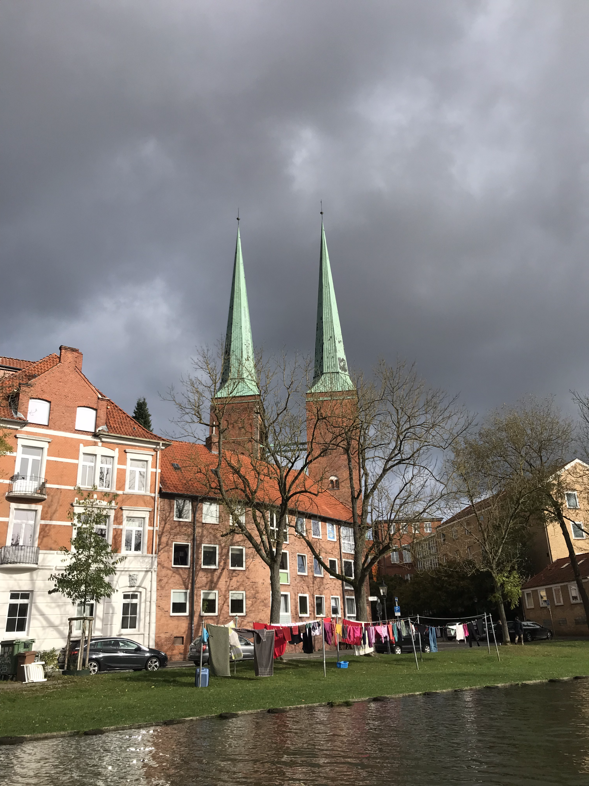 Der Lübecker Dom von der Trave aus gesehen