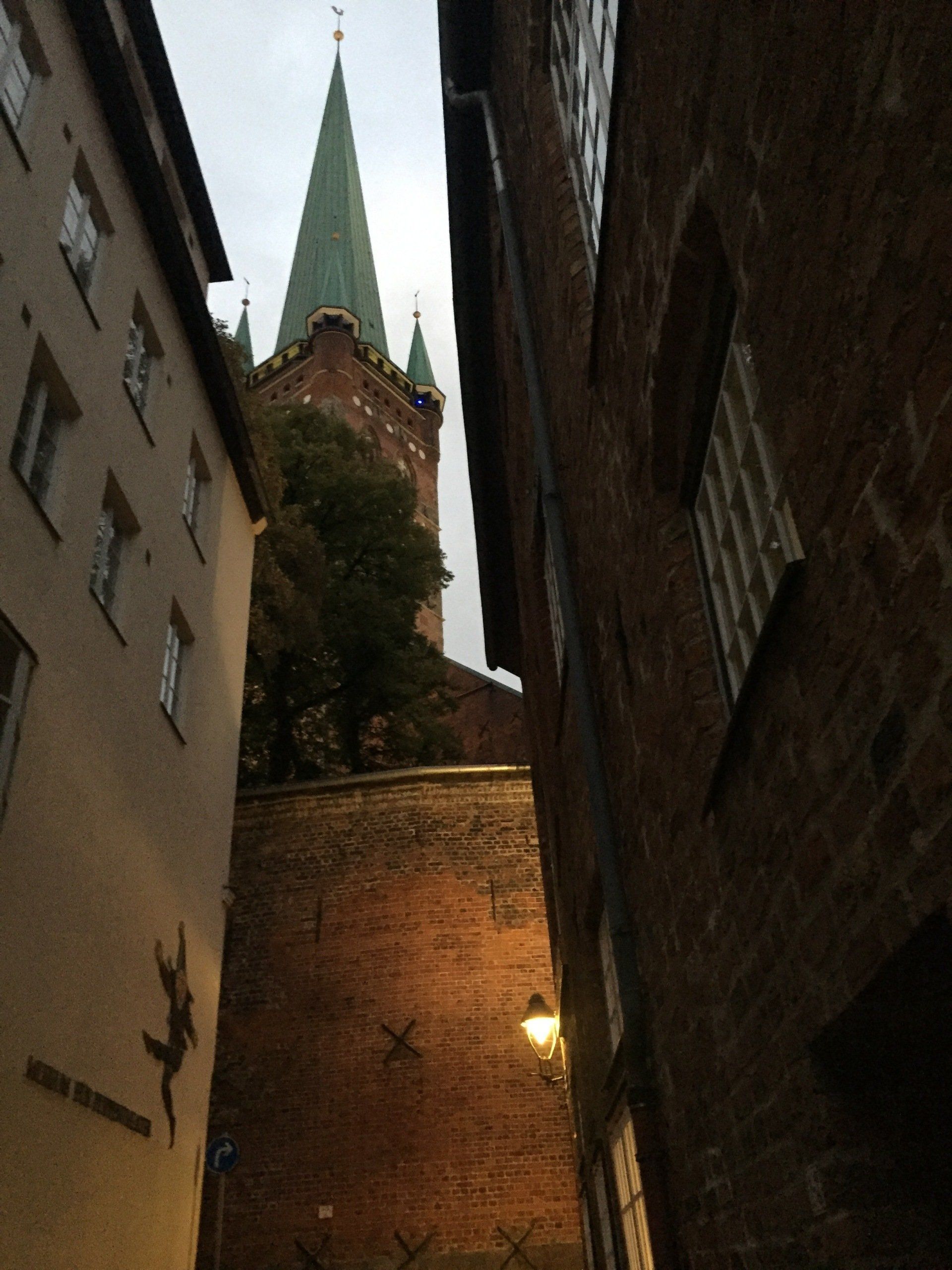 Die Lübecker Petrikirche vom Kolk aus gesehen