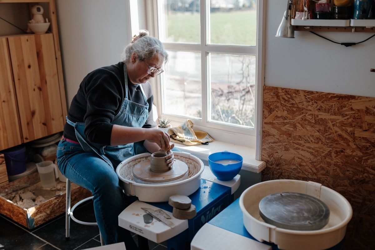 Fotoshoot van pottenbakker - een ochtend bij pottenbakker Naomi