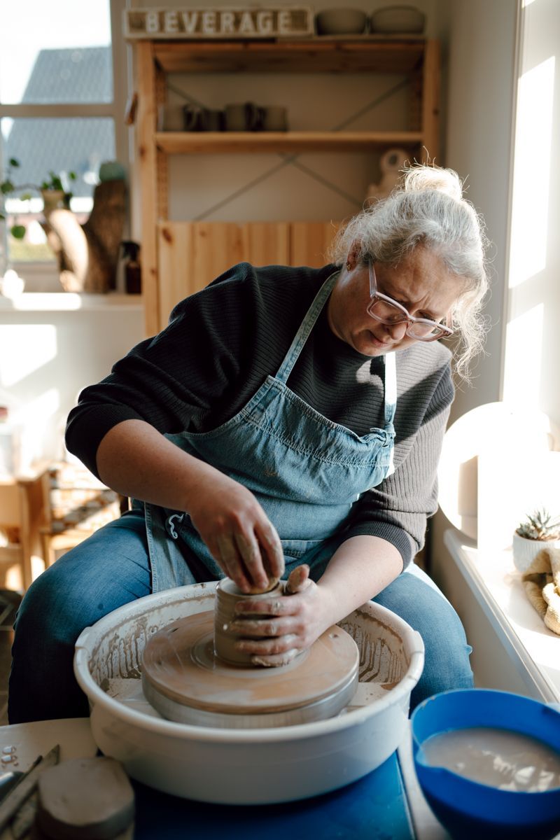 Fotoshoot van pottenbakker - een ochtend bij pottenbakker Naomi

