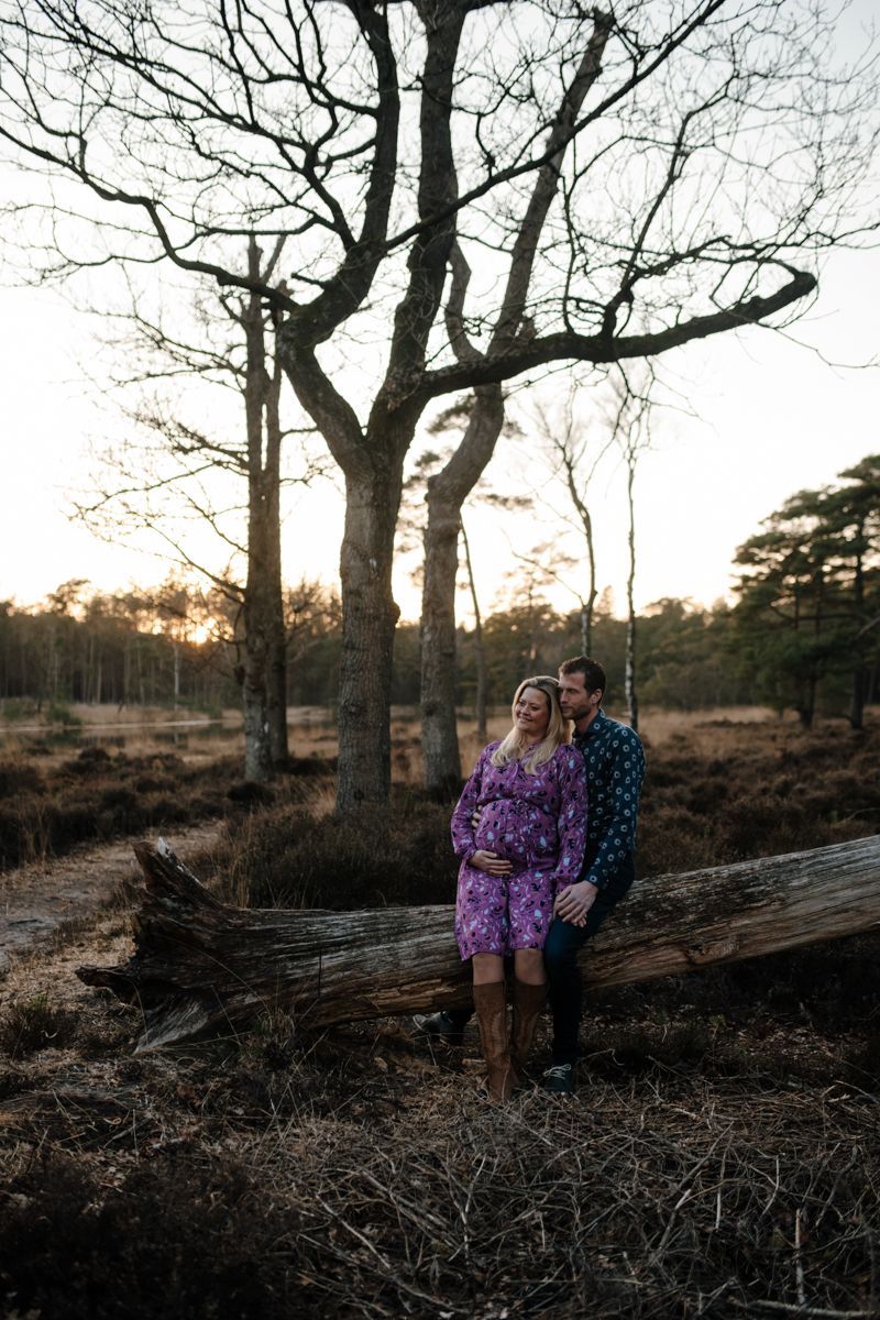 Fotoshoot zwangerschap in de natuur