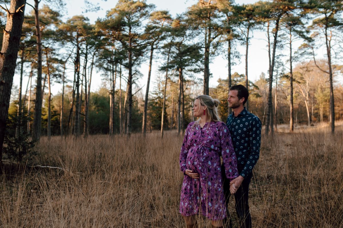Fotoshoot zwangerschap in de natuur