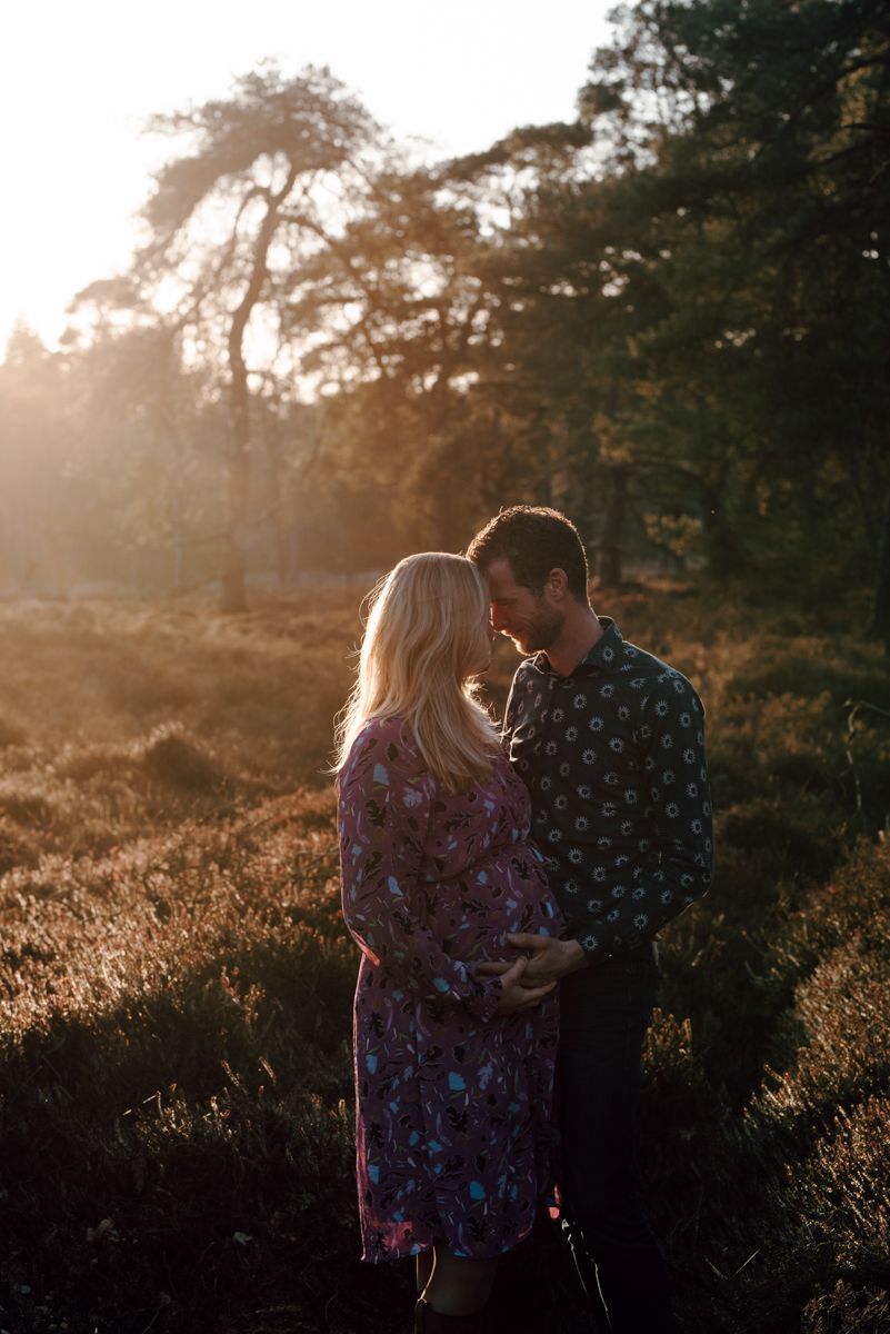 Fotoshoot zwangerschap in de natuur