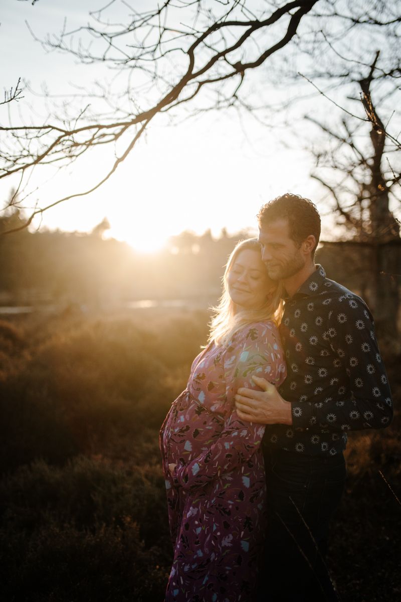 Fotoshoot zwangerschap in de natuur