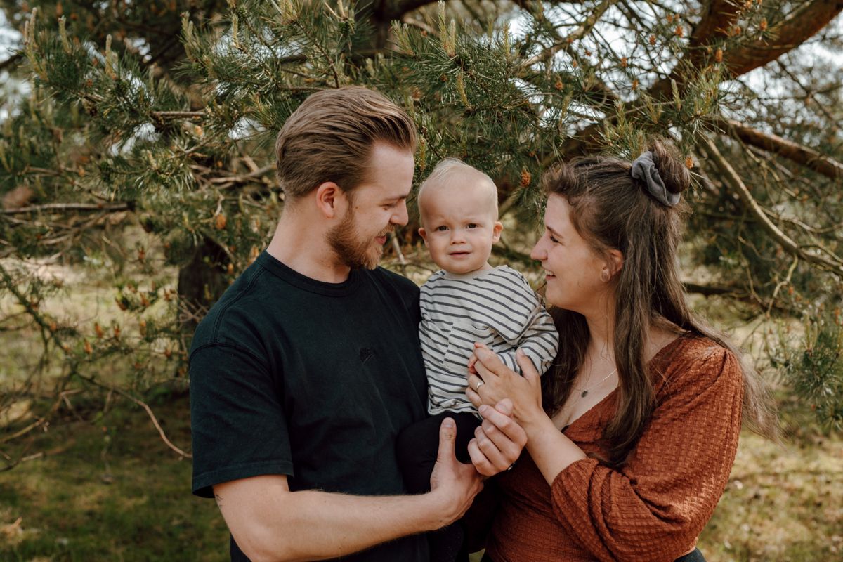 Gezinsfoto tijdens een fotoshoot