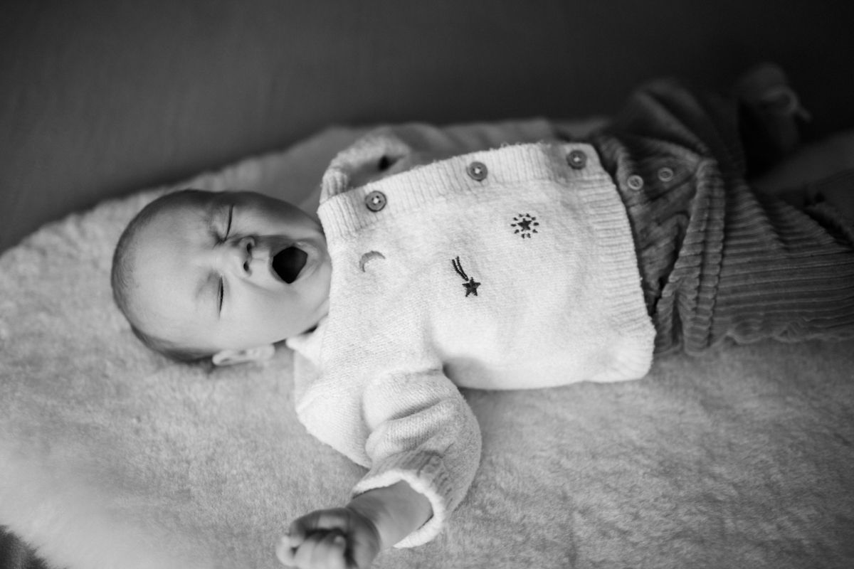 Gapende baby op de foto