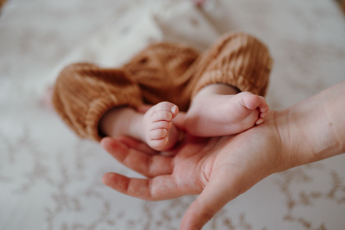 Babyfoto van voetjes tijdens een newbornshoot