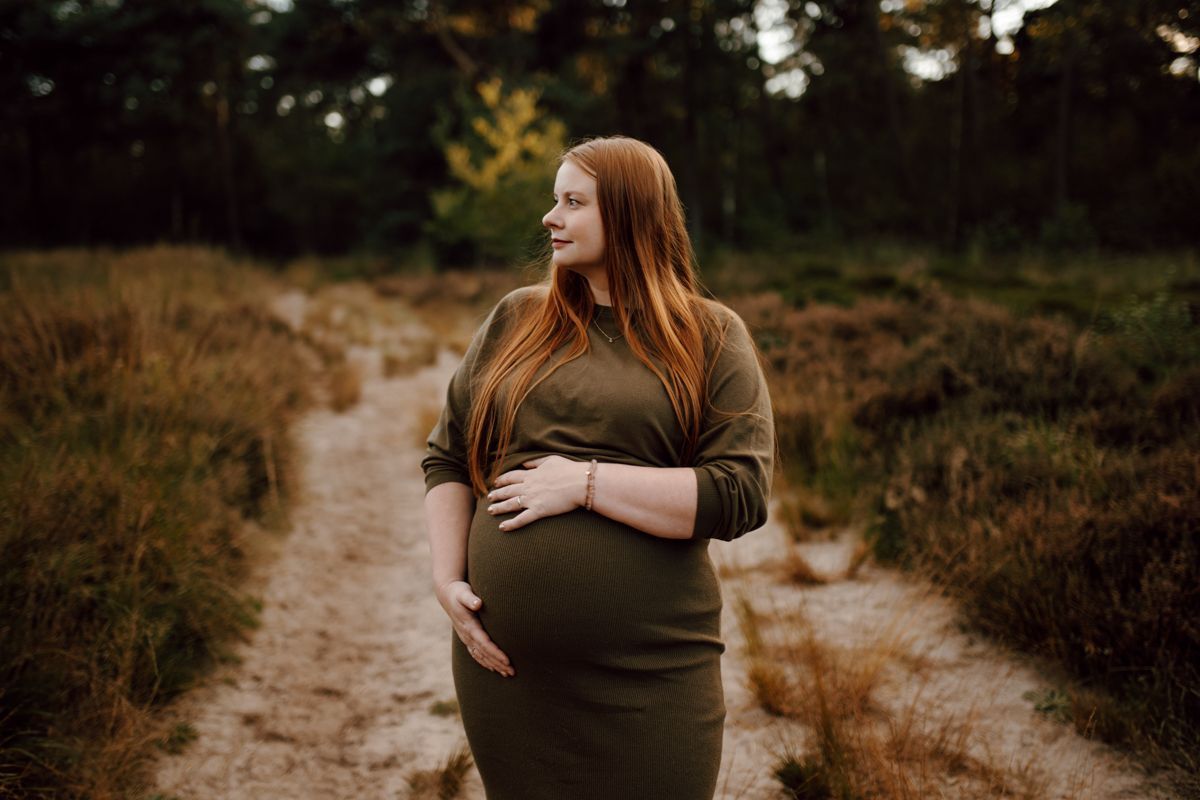 Zwangerschapsshoot in het bos