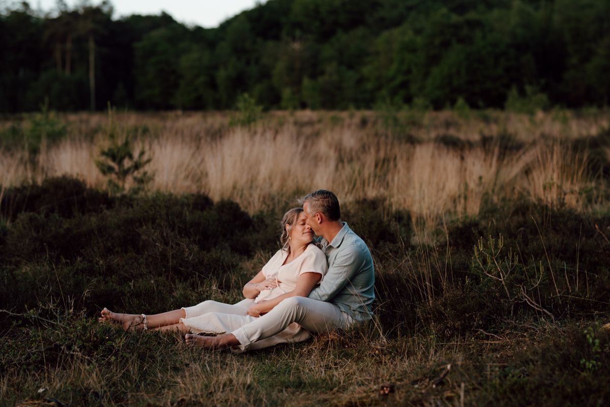 Zwangerschapsshoot met blote buik of kleren