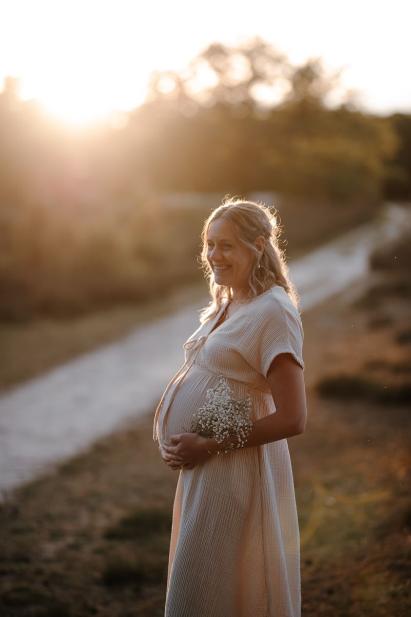Zwangerschapsshoot met blote buik of kleren