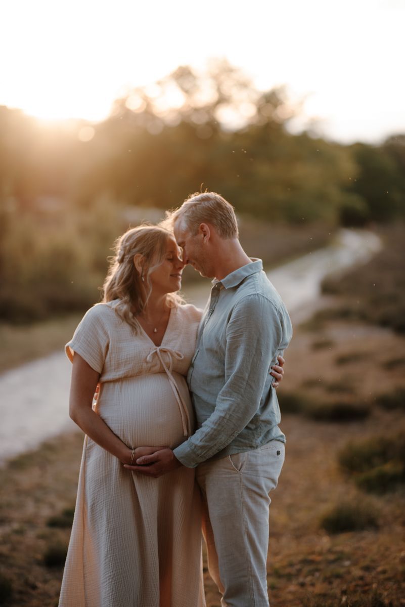 Zwangerschapsshoot met blote buik of kleren