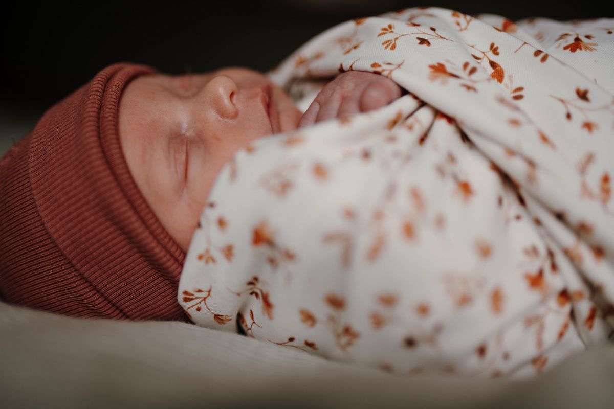 Newborn shoot thuis baby slaapt