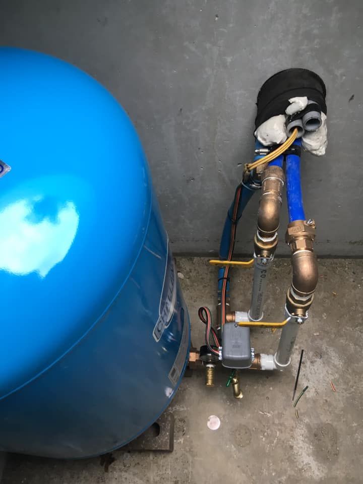 A blue water tank with a hose attached to it | Eldon, MO | Beanland Well Drilling & Pump Service