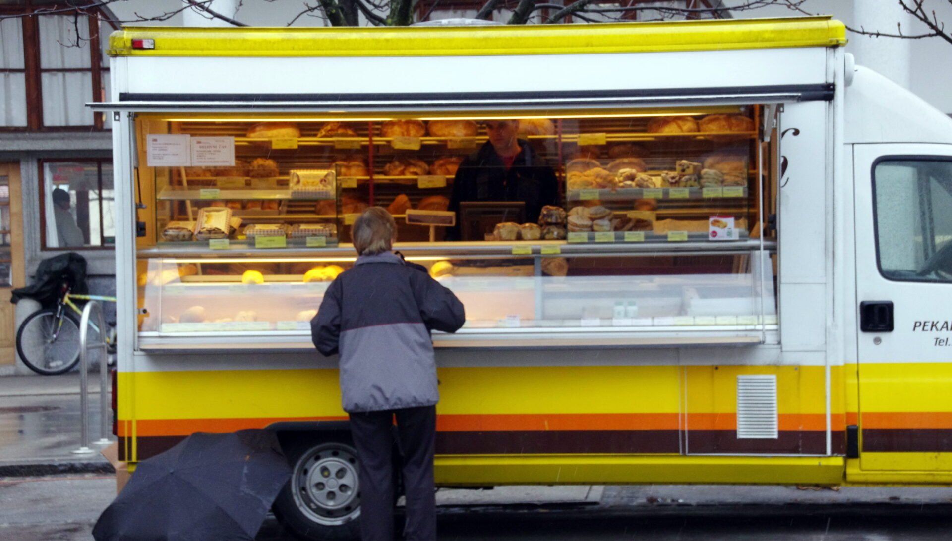 bakery-food-trucks-custom-built-bakery-trucks