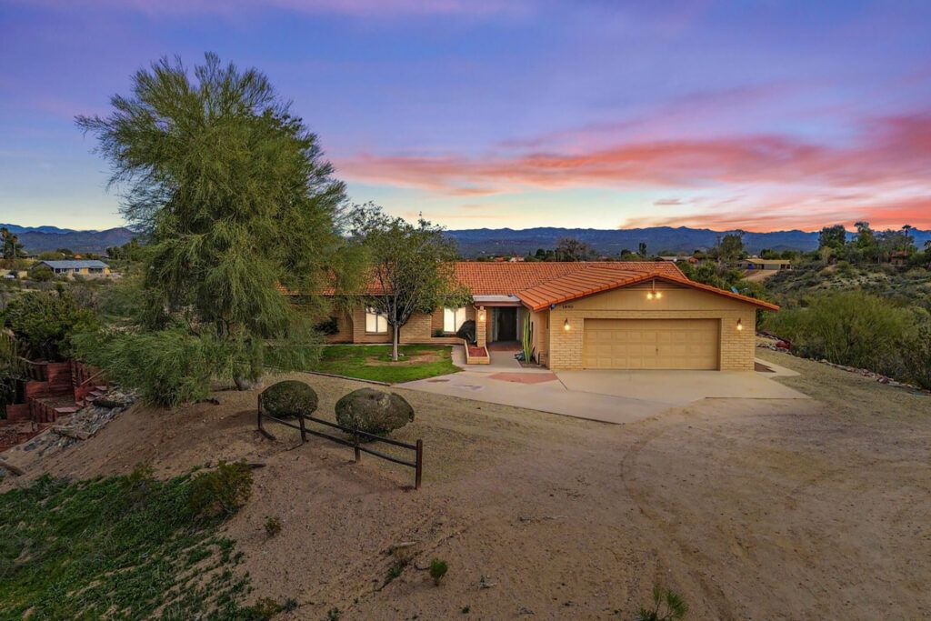 1890 WEST RODERICK LANE