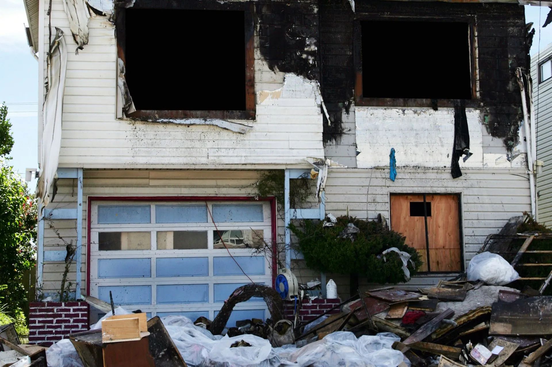 A house that is damage from Fire