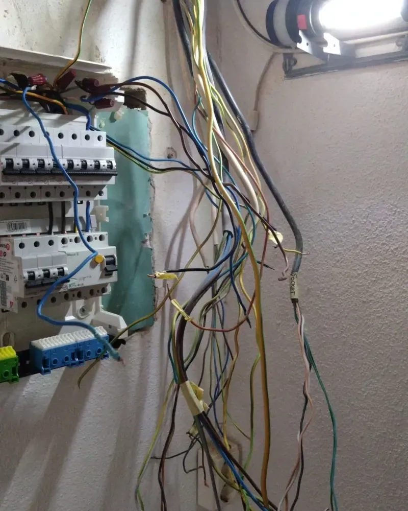 Electrician carrying out general electrical repairs in Algarve property