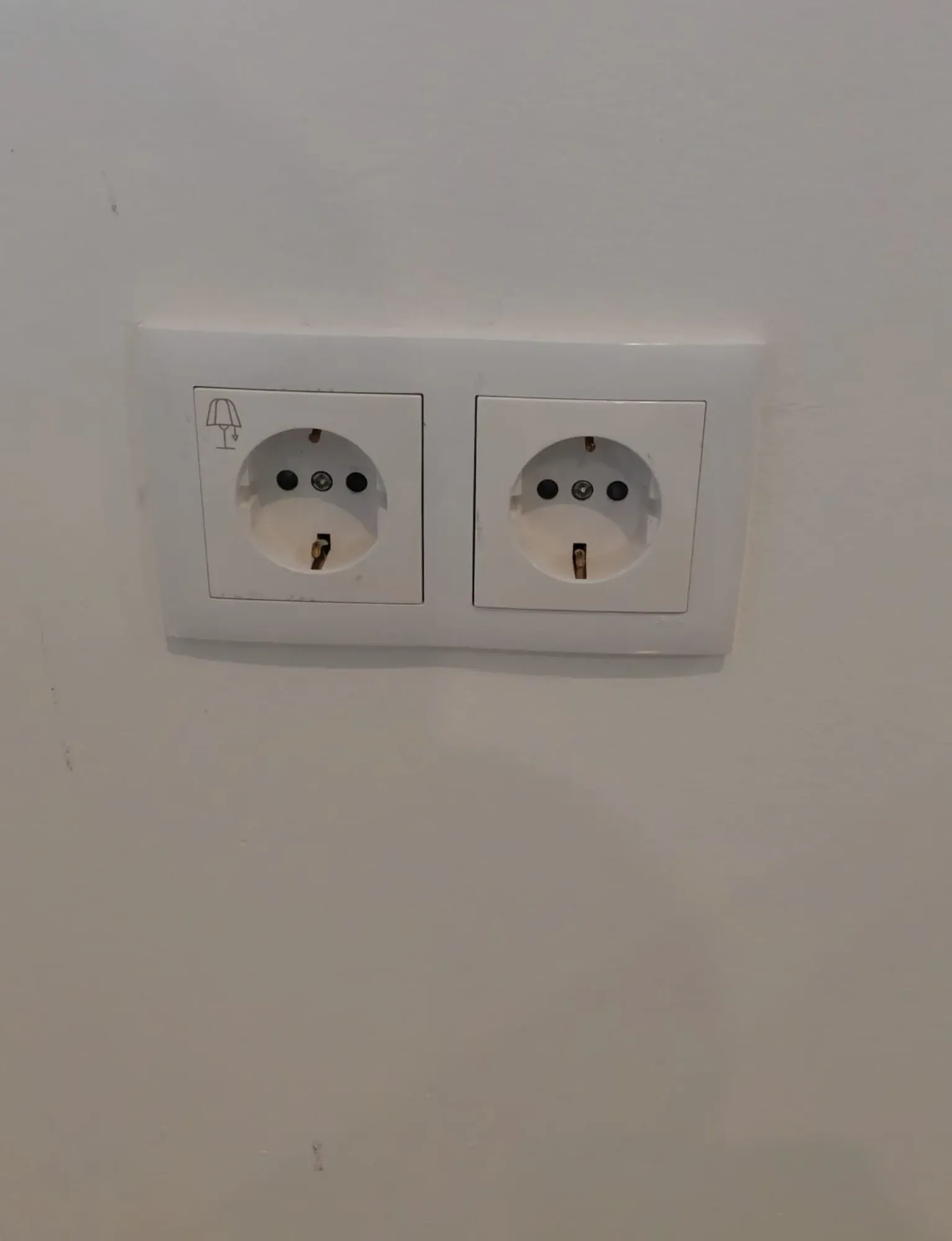 Electrical socket installation Algarve