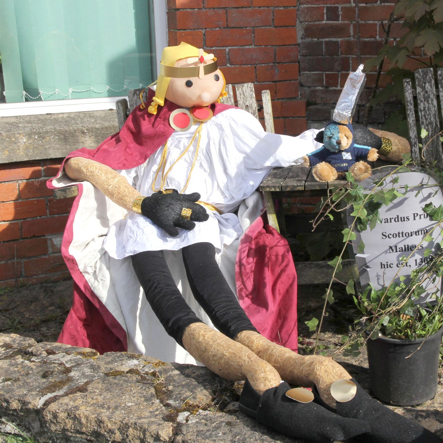 EDWARD I SCARECROW