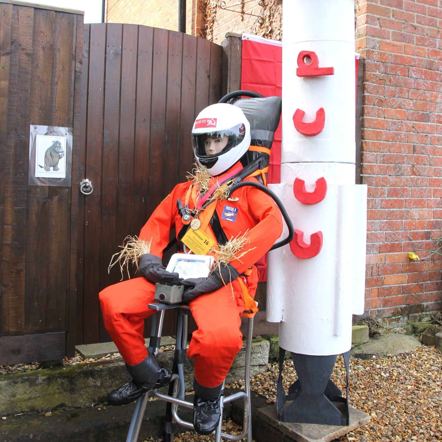 VALENTINA TERESHKOVA SCARECROW