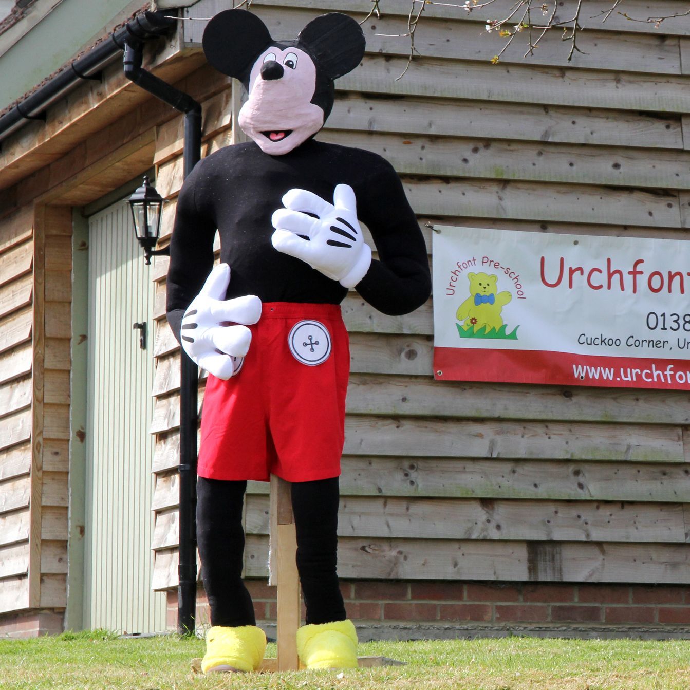 MICKEY MOUSE SCARECROW