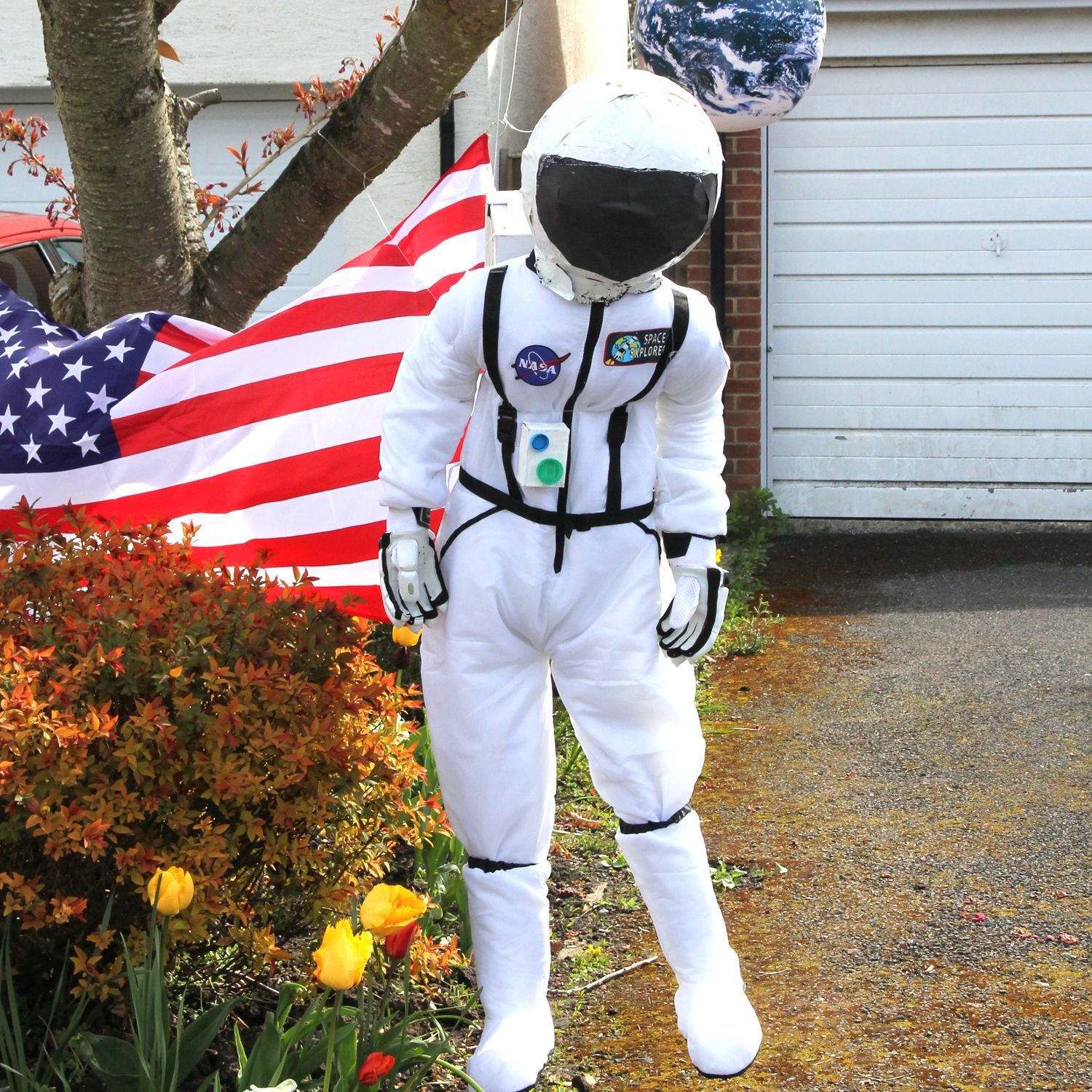 NEIL ARMSTRONG SCARECROW