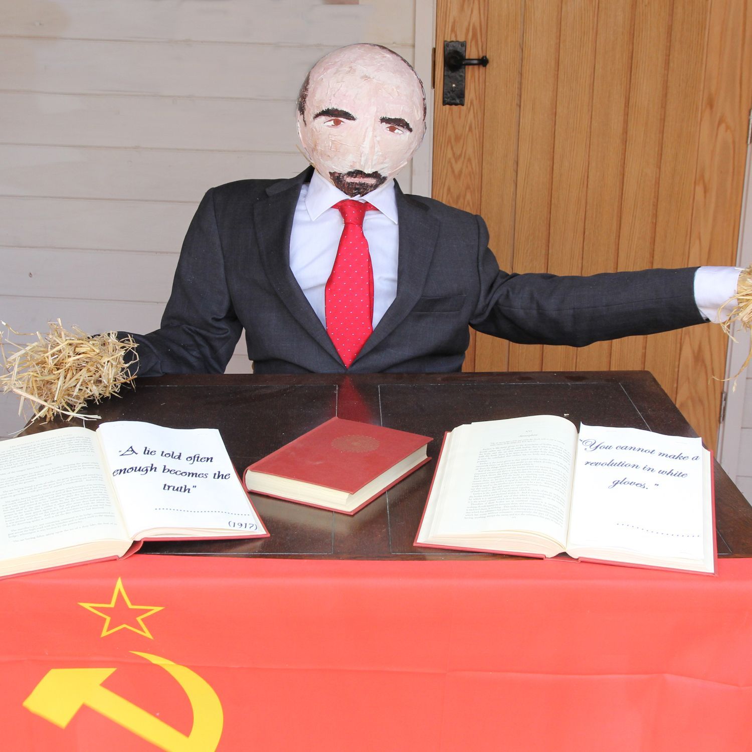 VLADIMIR LENIN SCARECROW