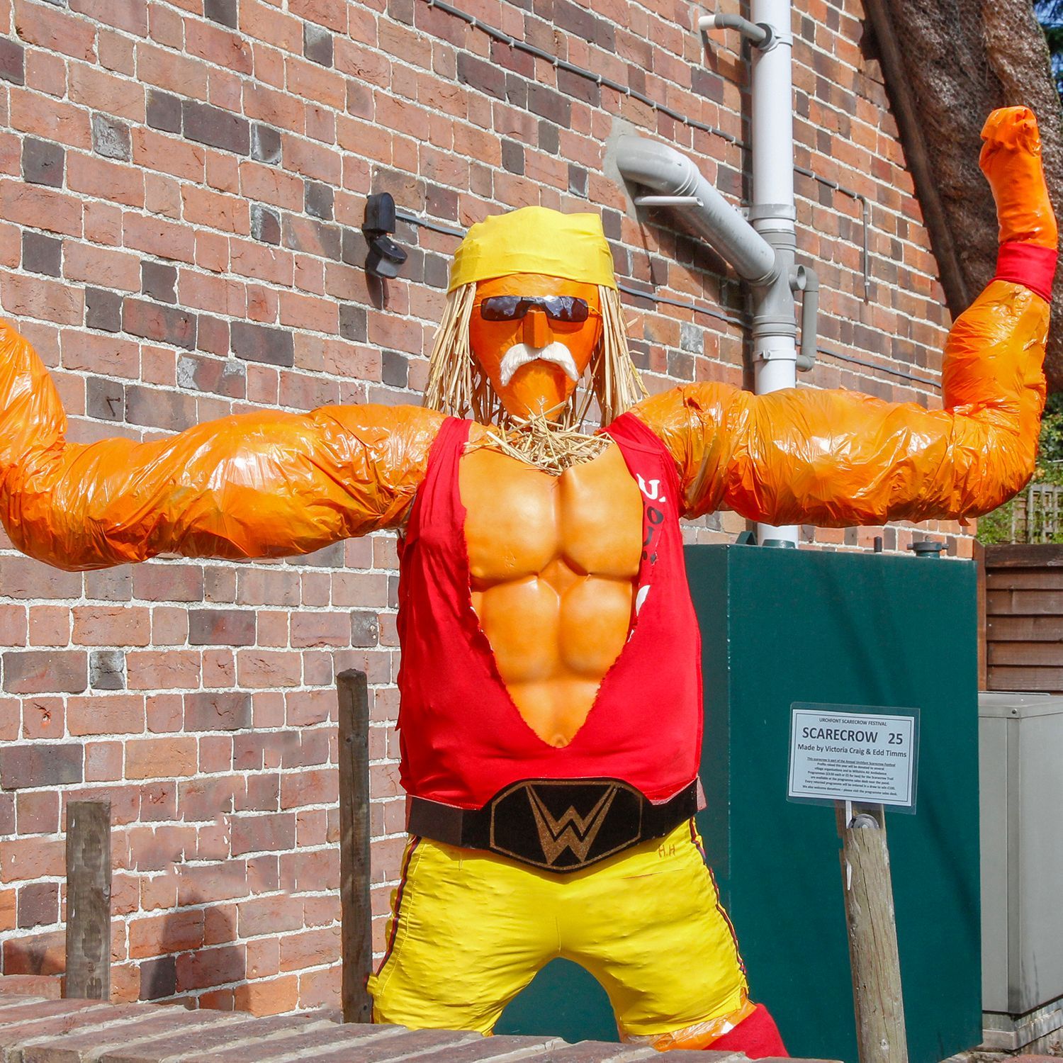 SCARECROW HULK HOGAN