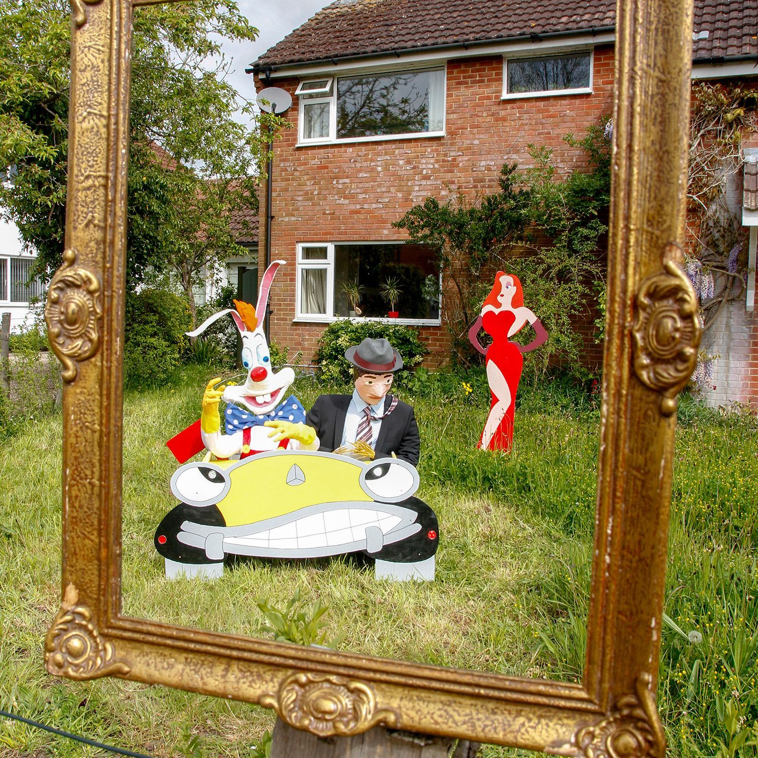 SCARECROW ROGER RABBIT