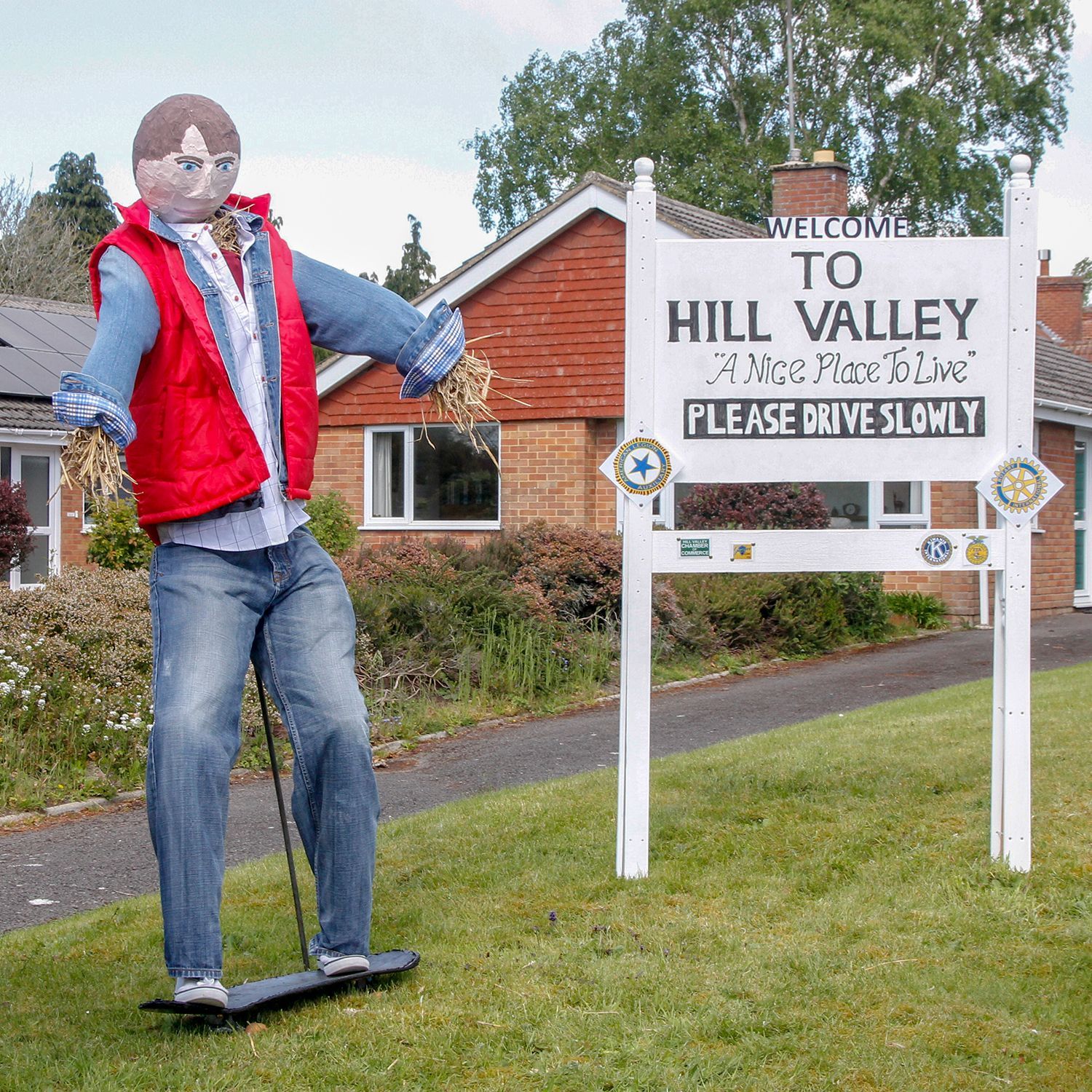 SCARECROW MARTY MCFLY