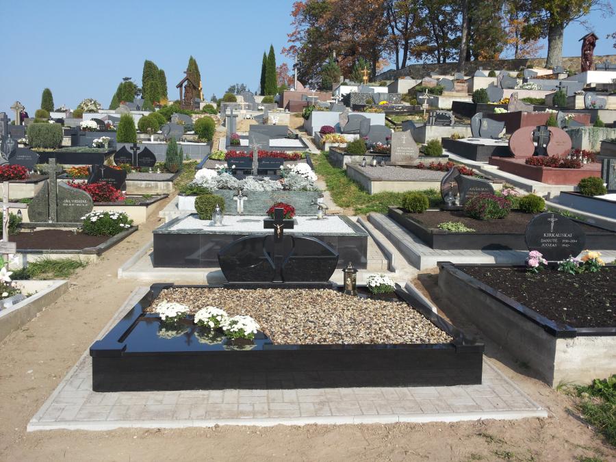 Trijų dalių paminklai