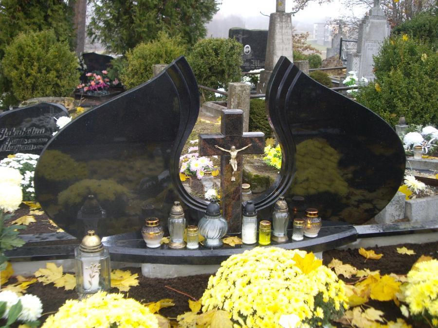 Trijų dalių paminklai