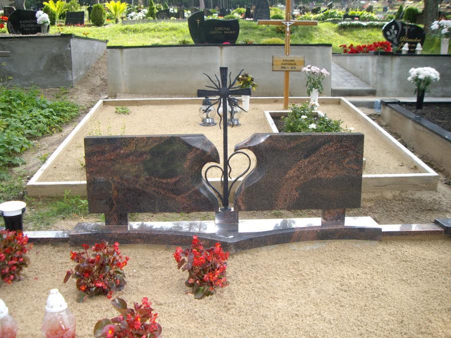 Trijų dalių paminklai