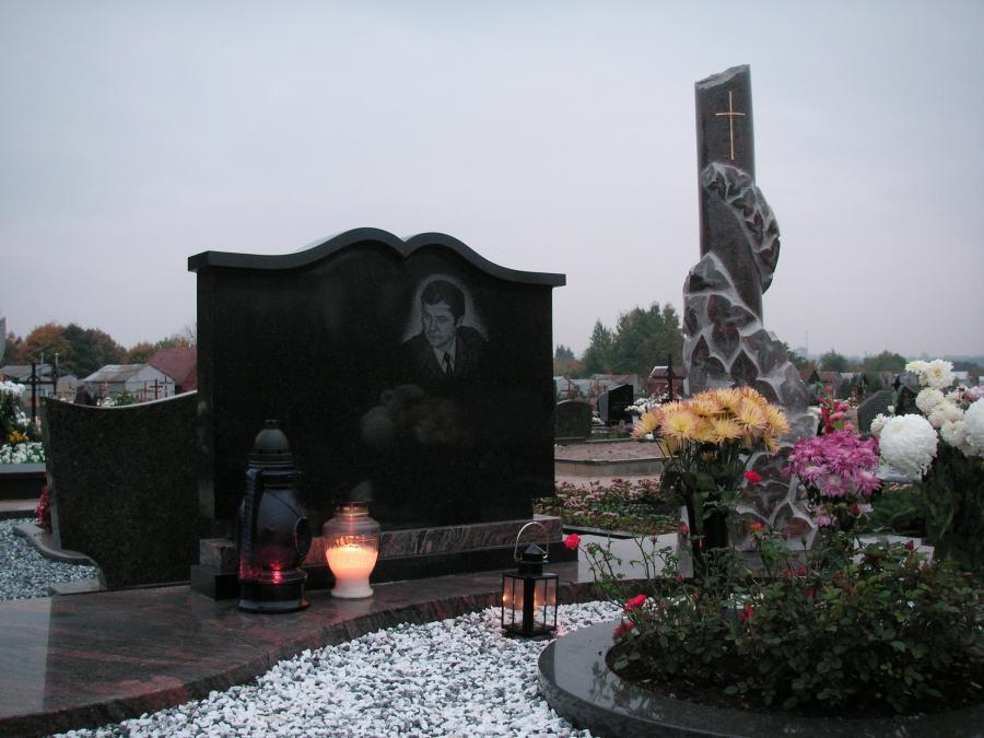 Trijų dalių paminklai