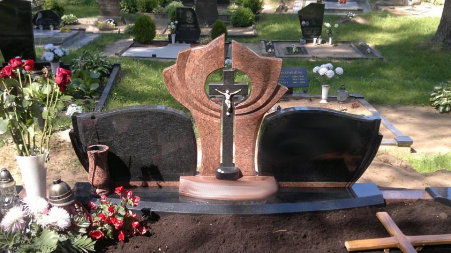 Trijų dalių paminklai