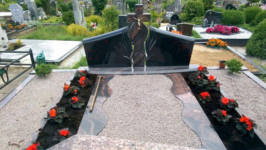 Trijų dalių paminklai