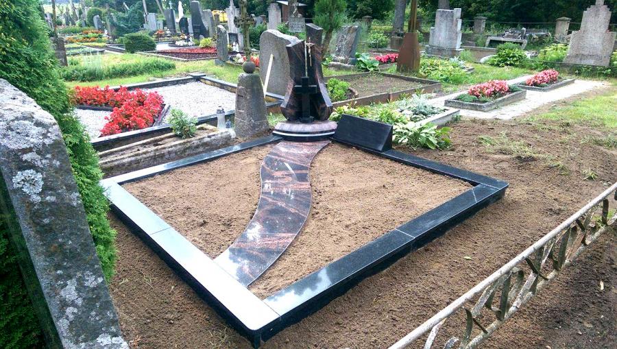 Trijų dalių paminklai