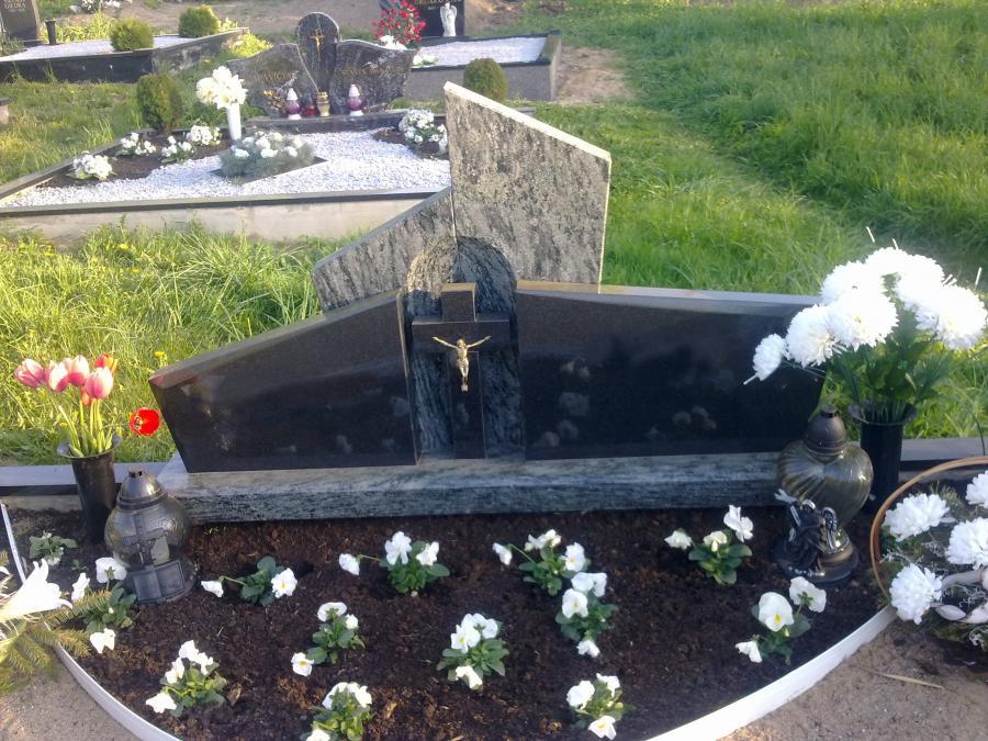 Trijų dalių paminklai