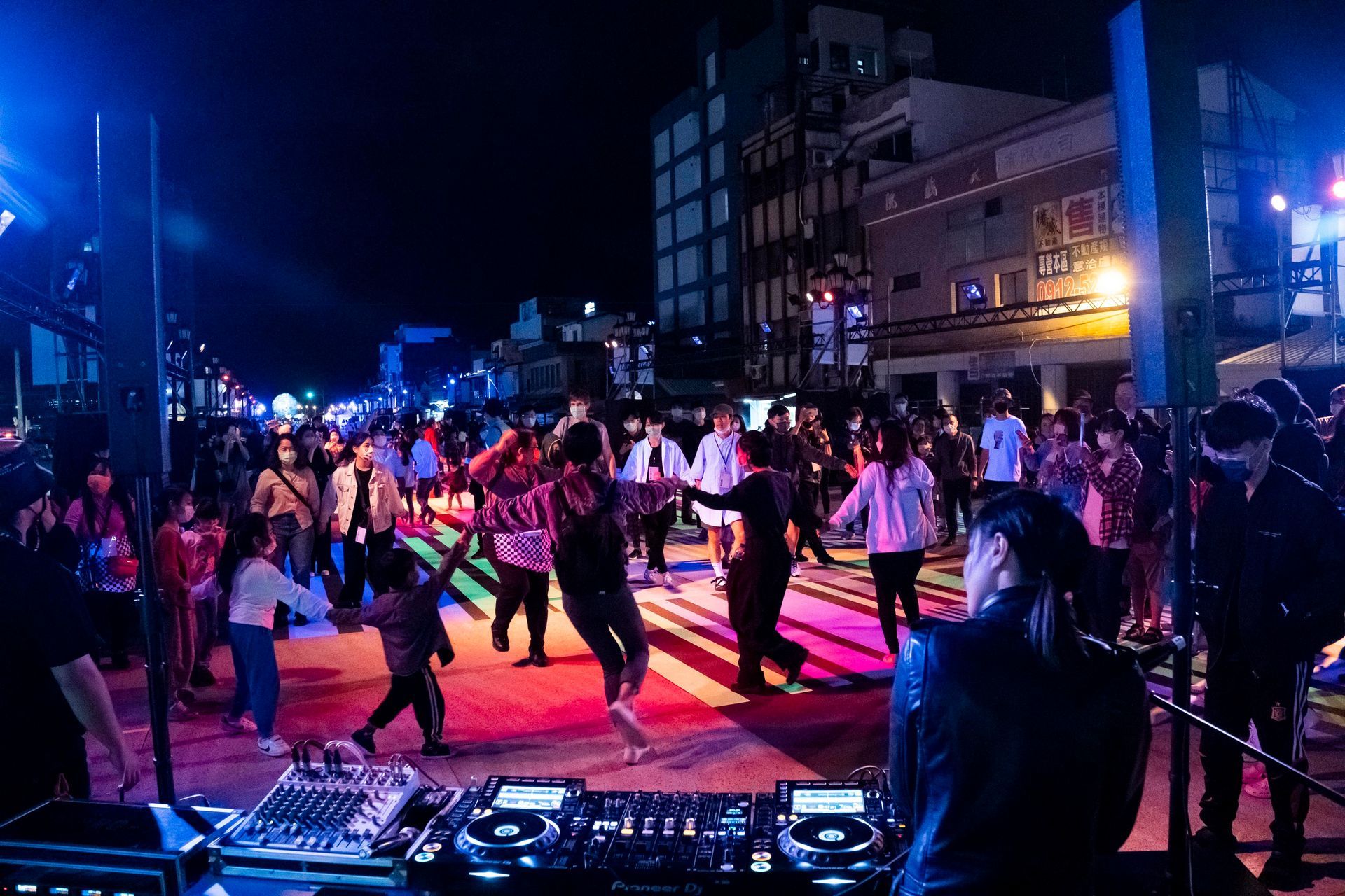 DJ performing at a street party
Indigenous DJ
Female DJ
Indigenous Music Producer
Austronesian DJ Taiwan DJ Dungi Sapor music