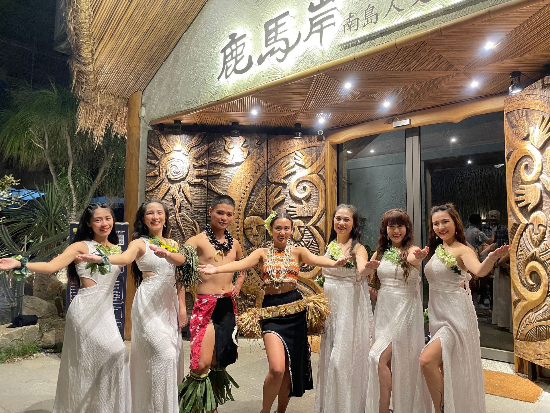 outside a restaurant
Indigenous DJ
Female DJ
Indigenous Music Producer
Austronesian DJ
Taiwan DJ
Dungi Sapor music