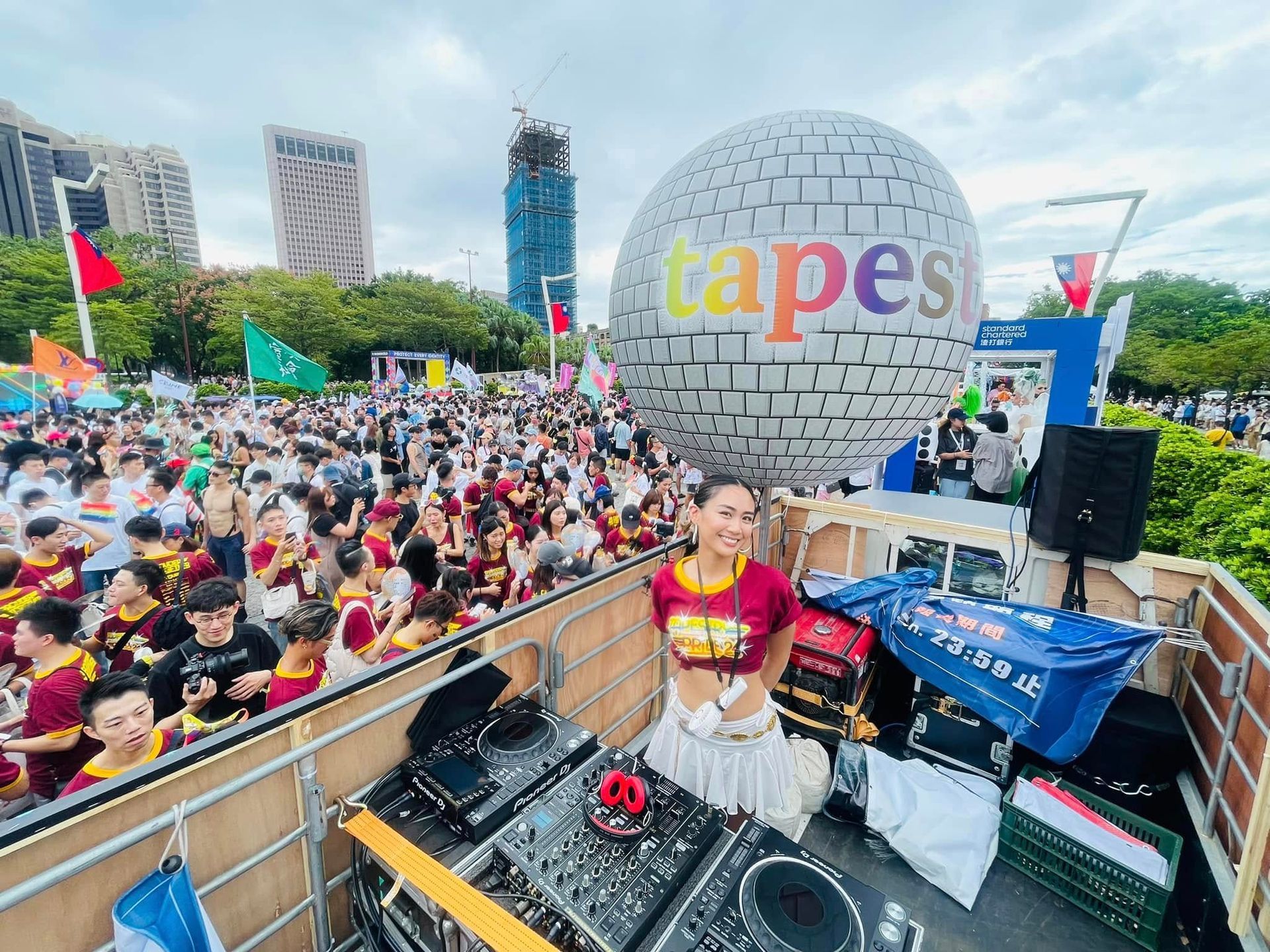 DJ at Coach festival in Taipei
Indigenous DJ
Female DJ
Indigenous Music Producer
Austronesian DJ
Taiwan DJ
Dungi Sapor music